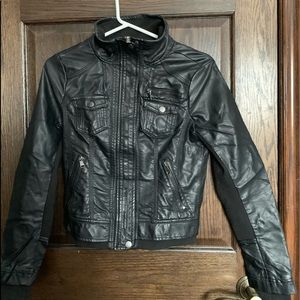 Small kids leather jacket 💙